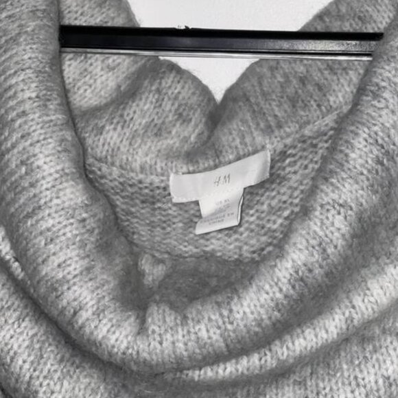 H&M Grey Cowl Neck Oversized Knit Sweater – Size XL - Picture 4 of 8